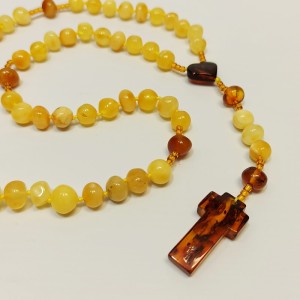 RÓŻANIEC BURSZTYNOWY NA SZNURKU SZ350