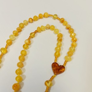 RÓŻANIEC BURSZTYNOWY NA SZNURKU SZ250